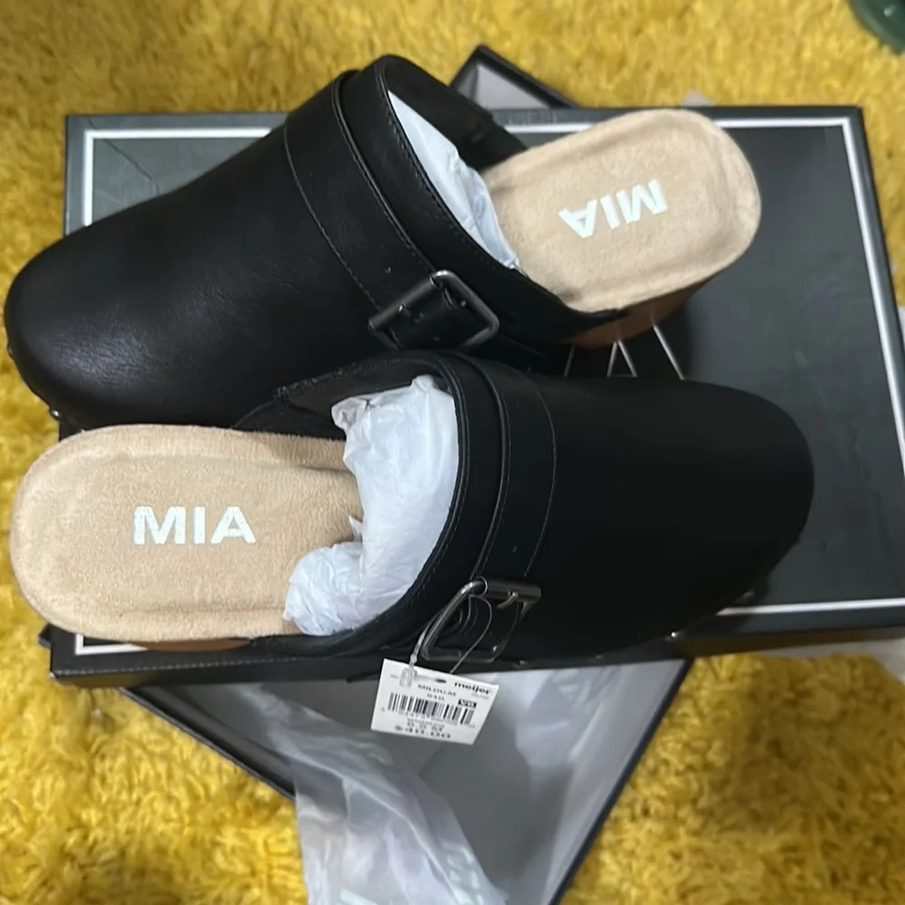 Women’s casual black clogs - Picture 3 of 7